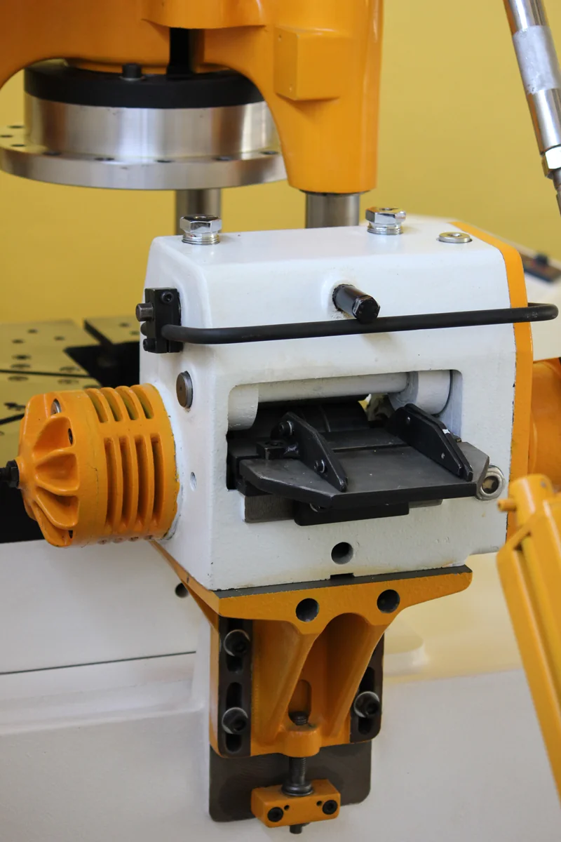 Mechanical Roll Feeder 4